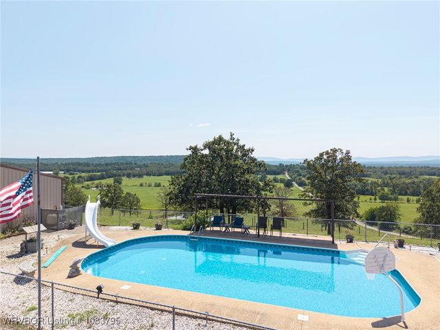 43286 Earls Road, Howe, OK 74940