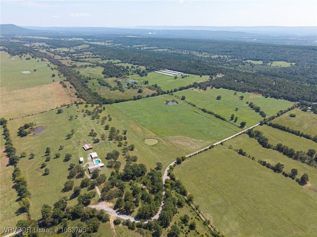 43286 Earls Road, Howe, OK 74940
