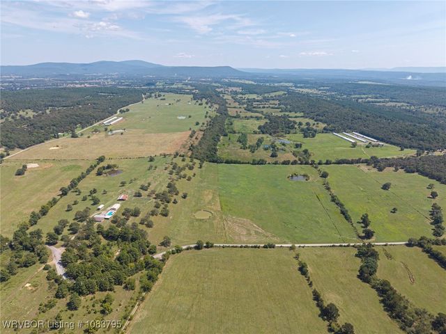 43286 Earls Road, Howe, OK 74940