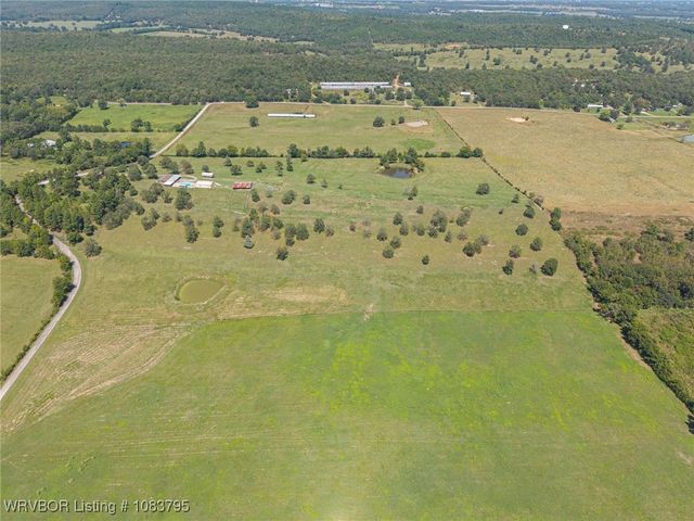 43286 Earls Road, Howe, OK 74940