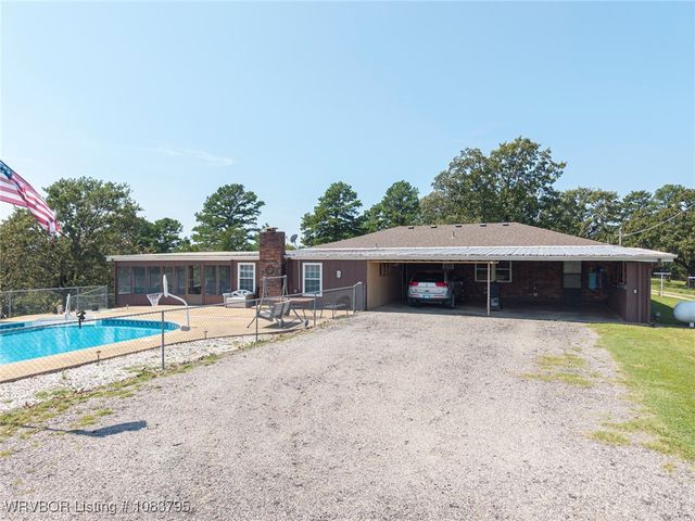 43286 Earls Road, Howe, OK 74940