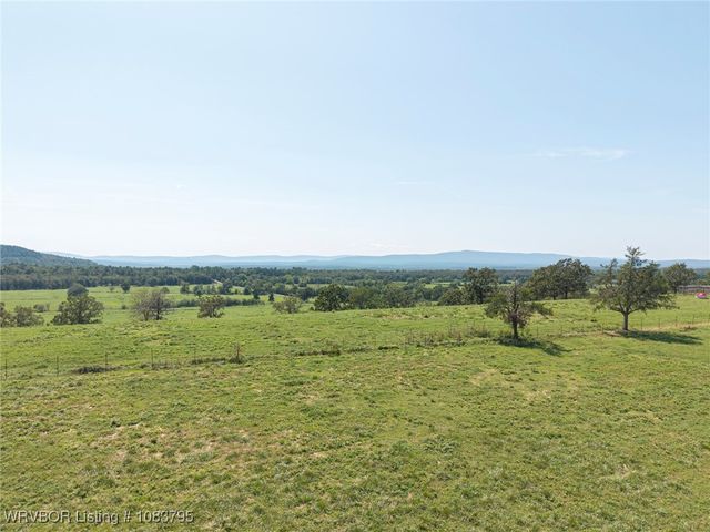 43286 Earls Road, Howe, OK 74940