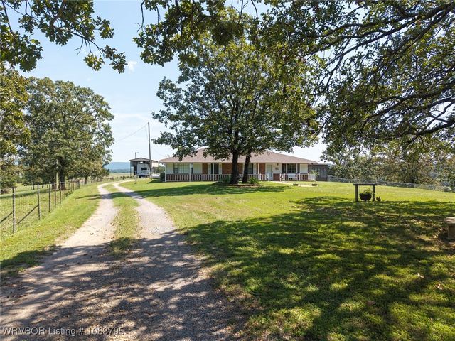 43286 Earls Road, Howe, OK 74940