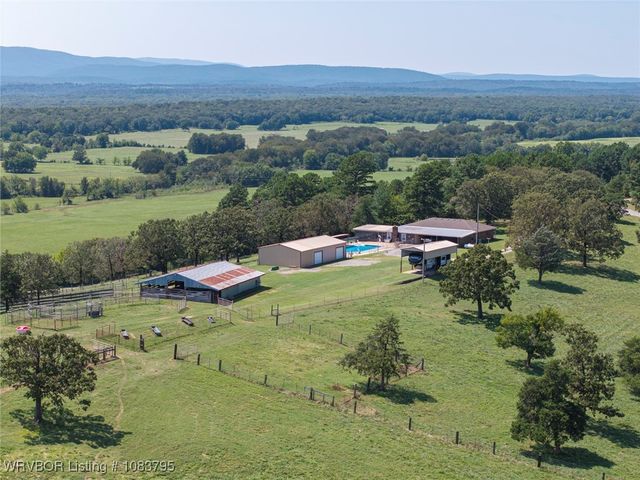 43286 Earls Road, Howe, OK 74940