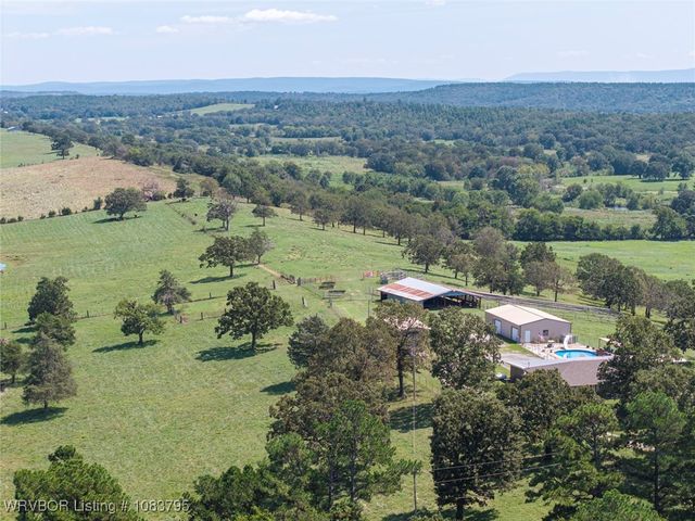 43286 Earls Road, Howe, OK 74940