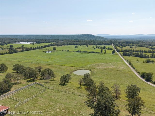43286 Earls Road, Howe, OK 74940