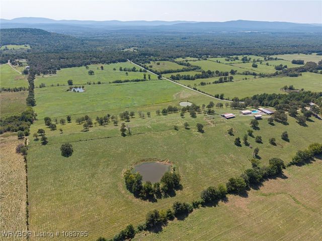 43286 Earls Road, Howe, OK 74940