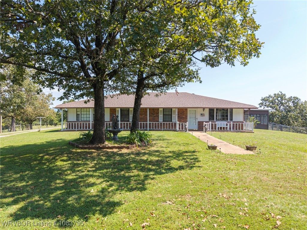 43286 Earls Road, Howe, OK 74940