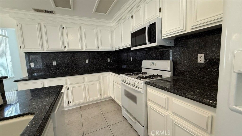 Image 9 of property listing at 3142 Stallion, Ontario, CA 91761