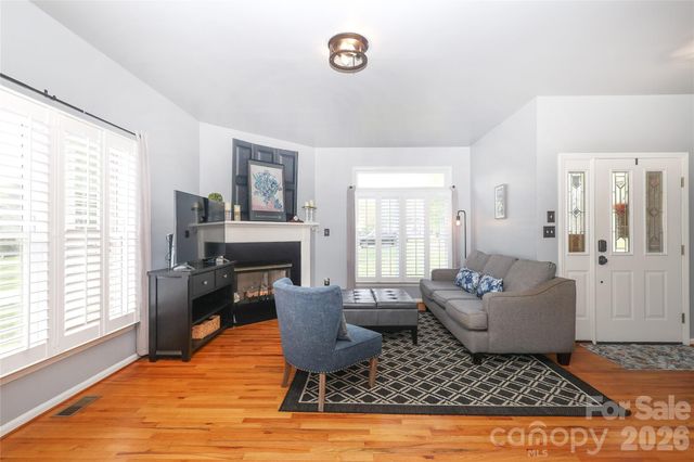 7982 King Arthurs Court, Denver, NC 28037