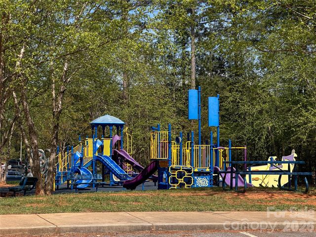 7982 King Arthurs Court, Denver, NC 28037