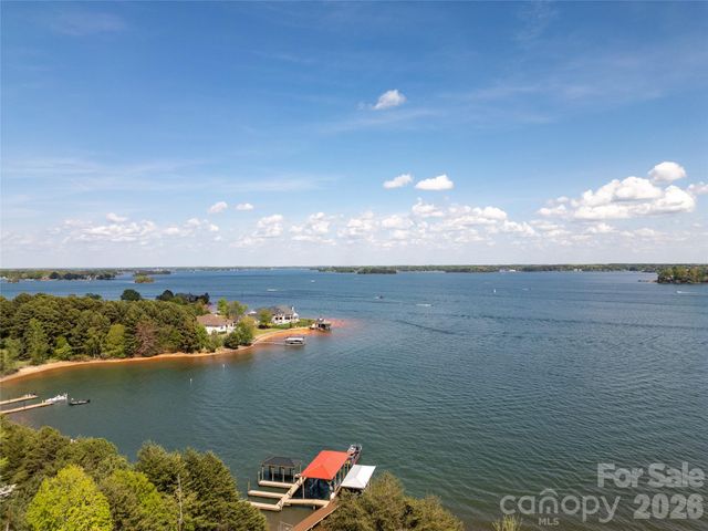 7982 King Arthurs Court, Denver, NC 28037