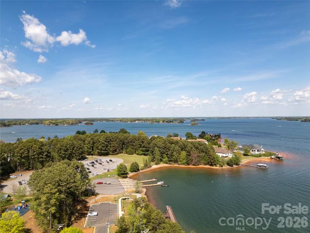 7982 King Arthurs Court, Denver, NC 28037