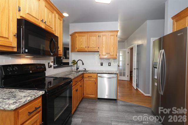 7982 King Arthurs Court, Denver, NC 28037