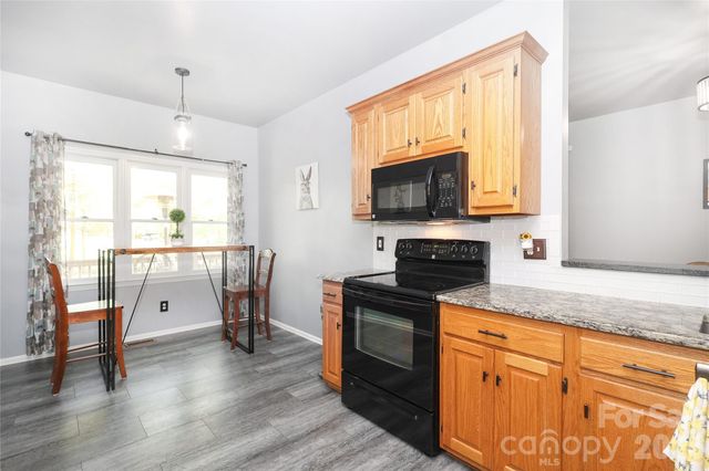 7982 King Arthurs Court, Denver, NC 28037