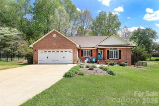 7982 King Arthurs Court, Denver, NC 28037