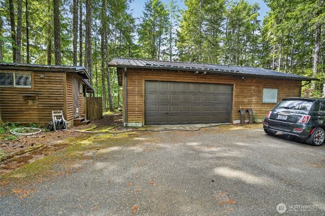 31 N Mallard Way W, Hoodsport, WA 98548
