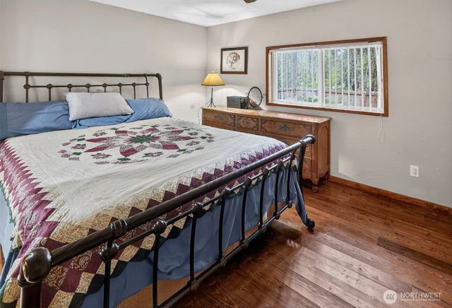 31 N Mallard Way W, Hoodsport, WA 98548