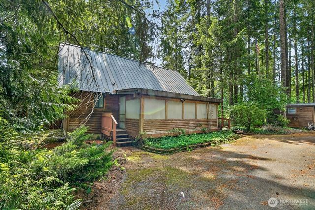 31 N Mallard Way W, Hoodsport, WA 98548