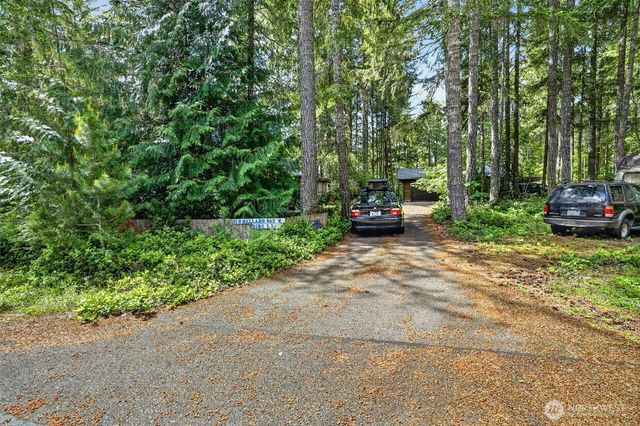 31 N Mallard Way W, Hoodsport, WA 98548