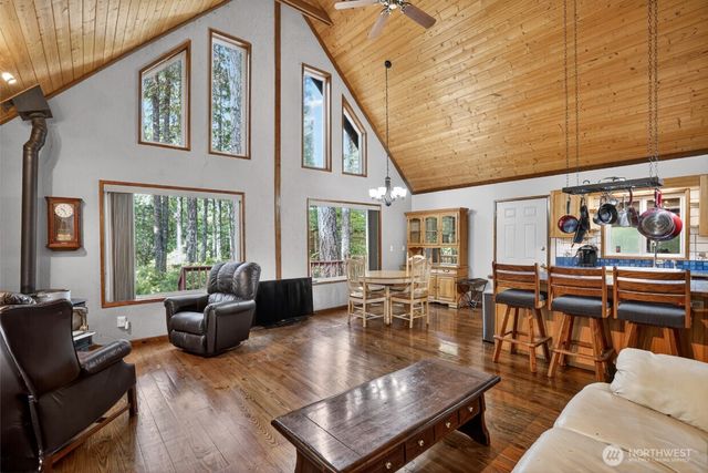 31 N Mallard Way W, Hoodsport, WA 98548