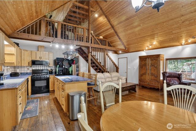 31 N Mallard Way W, Hoodsport, WA 98548
