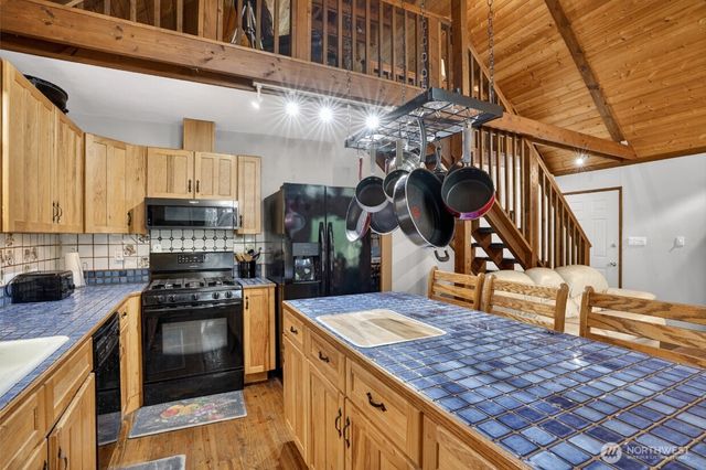 31 N Mallard Way W, Hoodsport, WA 98548