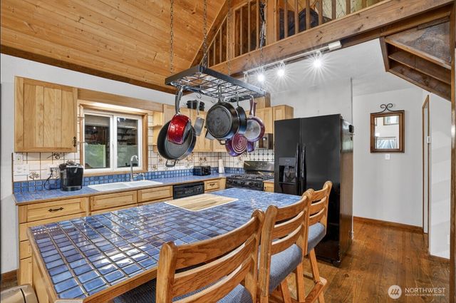 31 N Mallard Way W, Hoodsport, WA 98548