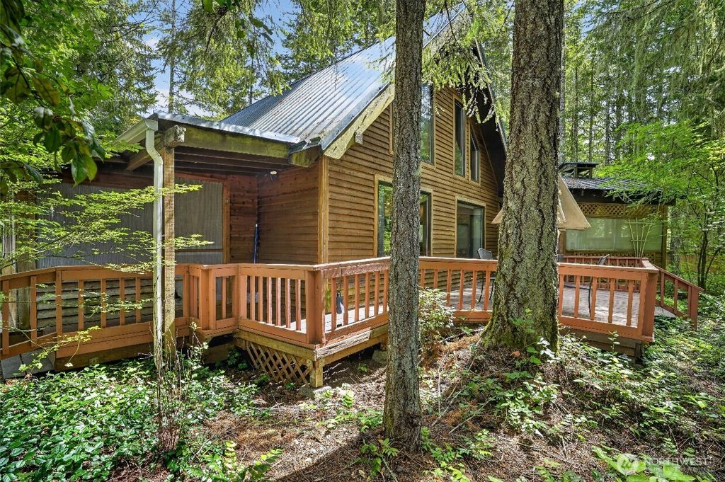 31 N Mallard Way W, Hoodsport, WA 98548