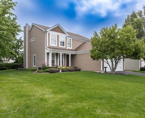 254 Mayfair Lane, South Elgin, IL 60177