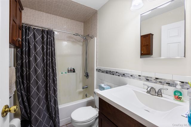 2200 Aldrich Lane, Laurel, NY 11948