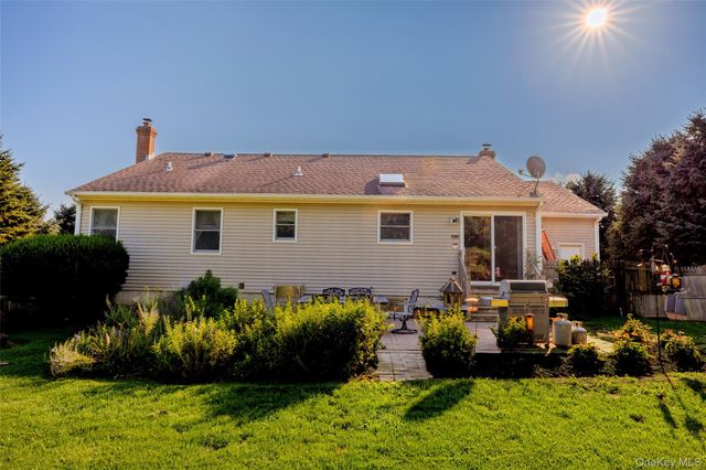 2200 Aldrich Lane, Laurel, NY 11948