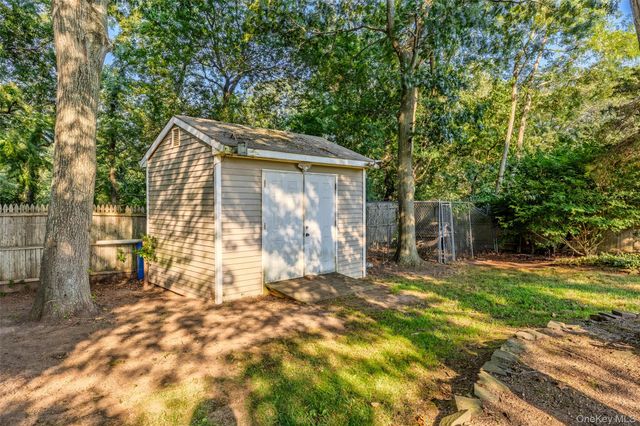 2200 Aldrich Lane, Laurel, NY 11948