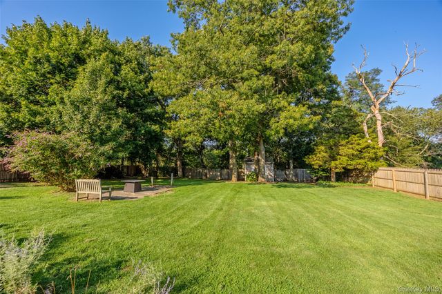 2200 Aldrich Lane, Laurel, NY 11948