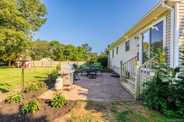 2200 Aldrich Lane, Laurel, NY 11948