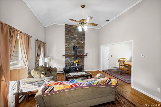 2200 Aldrich Lane, Laurel, NY 11948