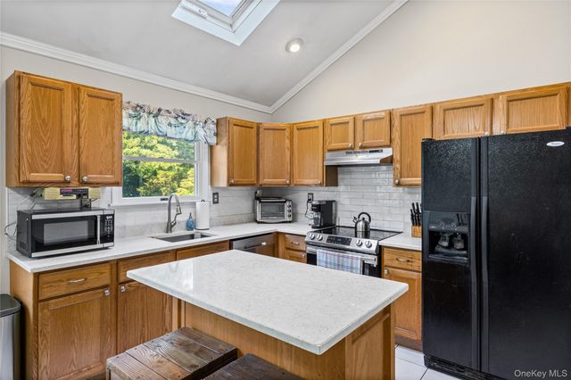 2200 Aldrich Lane, Laurel, NY 11948
