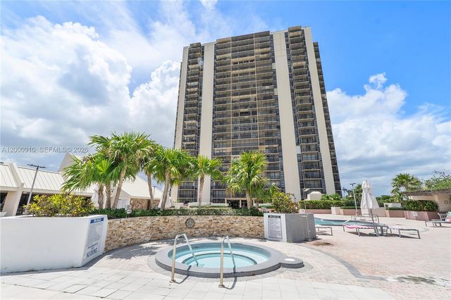 20335 W Country Club Dr 208, Aventura, FL 33180