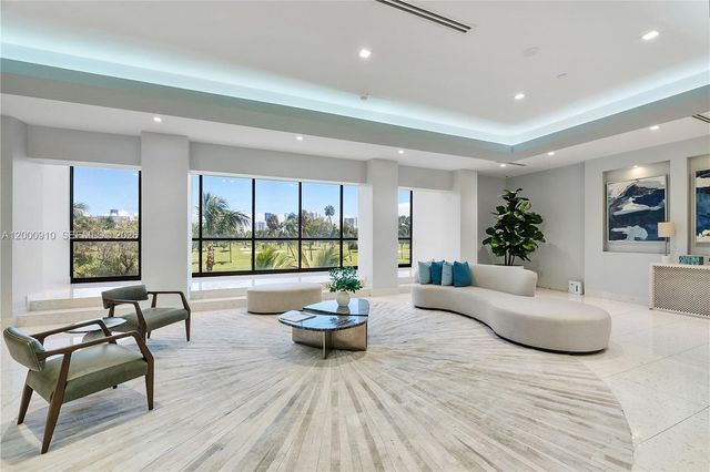 20335 W Country Club Dr 208, Aventura, FL 33180