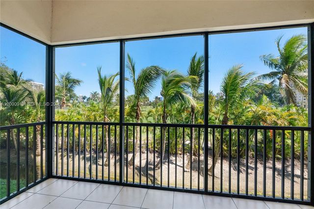 20335 W Country Club Dr 208, Aventura, FL 33180