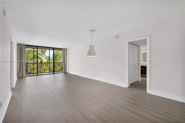 20335 W Country Club Dr 208, Aventura, FL 33180