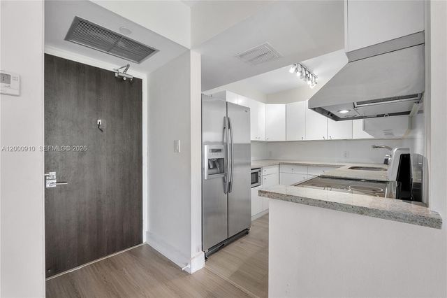 20335 W Country Club Dr 208, Aventura, FL 33180