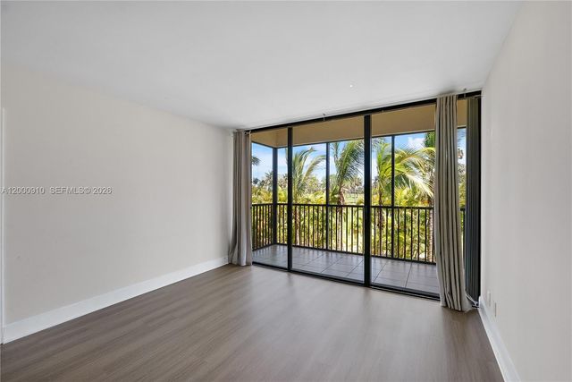 20335 W Country Club Dr 208, Aventura, FL 33180