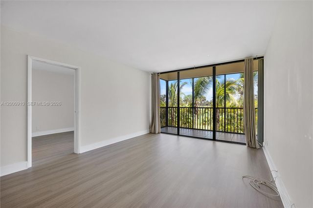 20335 W Country Club Dr 208, Aventura, FL 33180