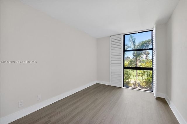 20335 W Country Club Dr 208, Aventura, FL 33180