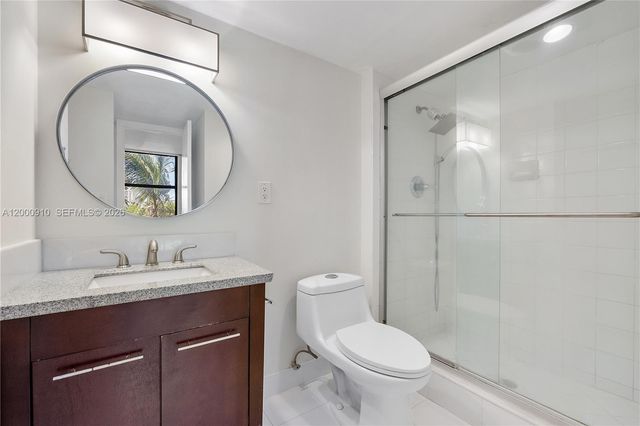 20335 W Country Club Dr 208, Aventura, FL 33180