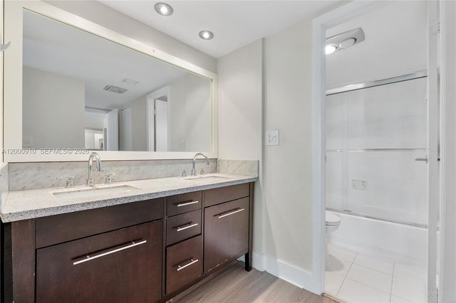 20335 W Country Club Dr 208, Aventura, FL 33180
