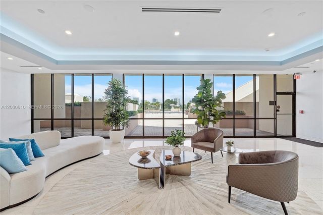 20335 W Country Club Dr 208, Aventura, FL 33180