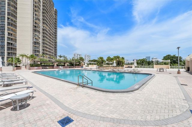 20335 W Country Club Dr 208, Aventura, FL 33180