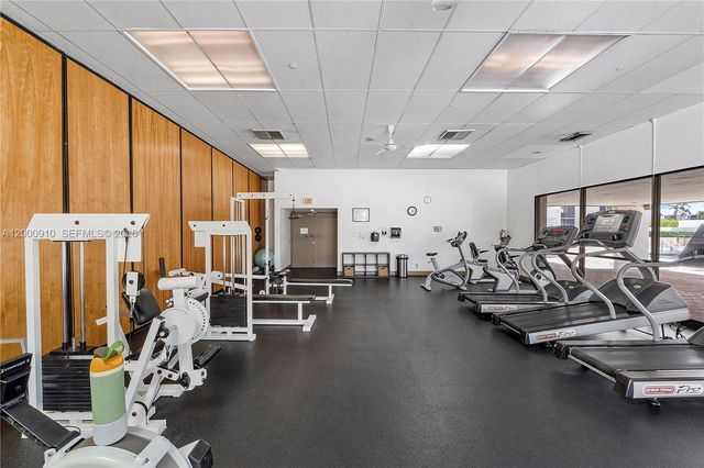 20335 W Country Club Dr 208, Aventura, FL 33180